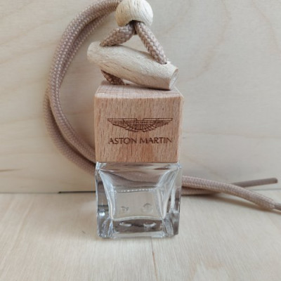Стеклянный флакон с деревянной крышкой для автомобильного ароматизатора с логотипом Aston Martin