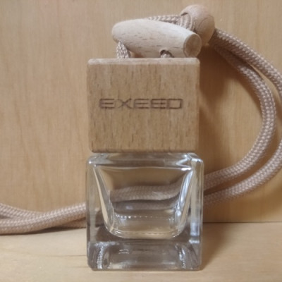 Стеклянный флакон с деревянной крышкой для автомобильного ароматизатора с логотипом Exeed