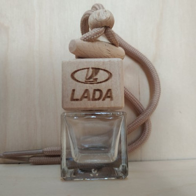 Стеклянный флакон с деревянной крышкой для автомобильного ароматизатора с логотипом Lada