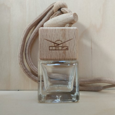 Стеклянный флакон с деревянной крышкой для автомобильного ароматизатора с логотипом УАЗ